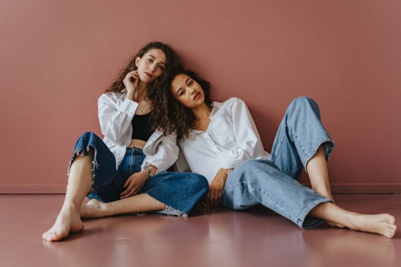 14 High Waisted Mom Jeans That Are Trending Right Now